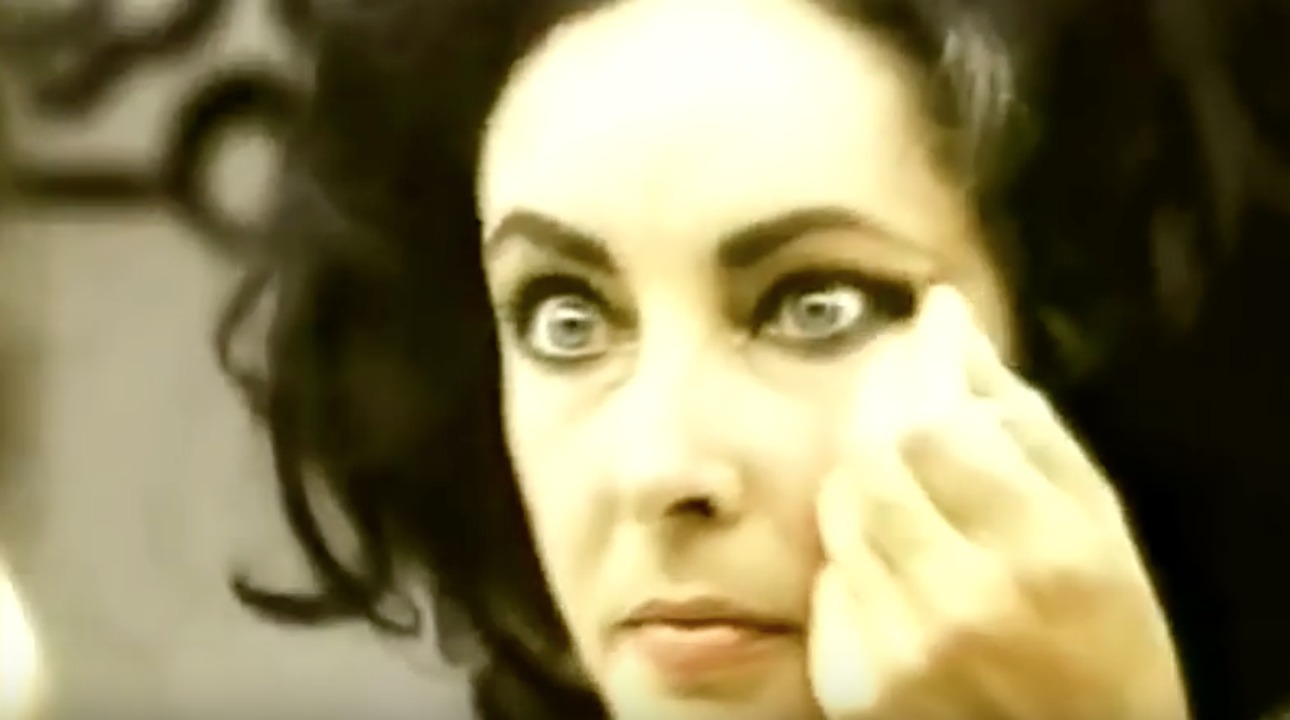 This Rare Video of Elizabeth Taylor Doing Her Makeup Has Women in Awe