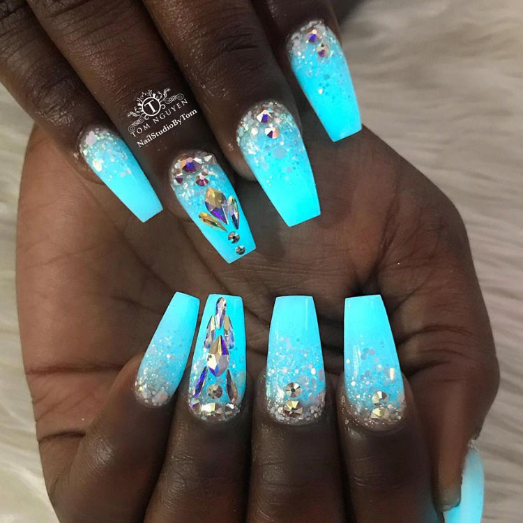 blue glow in the dark acrylic nails