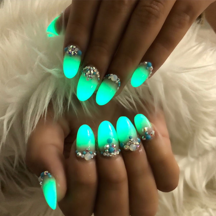 green glow in the dark nails