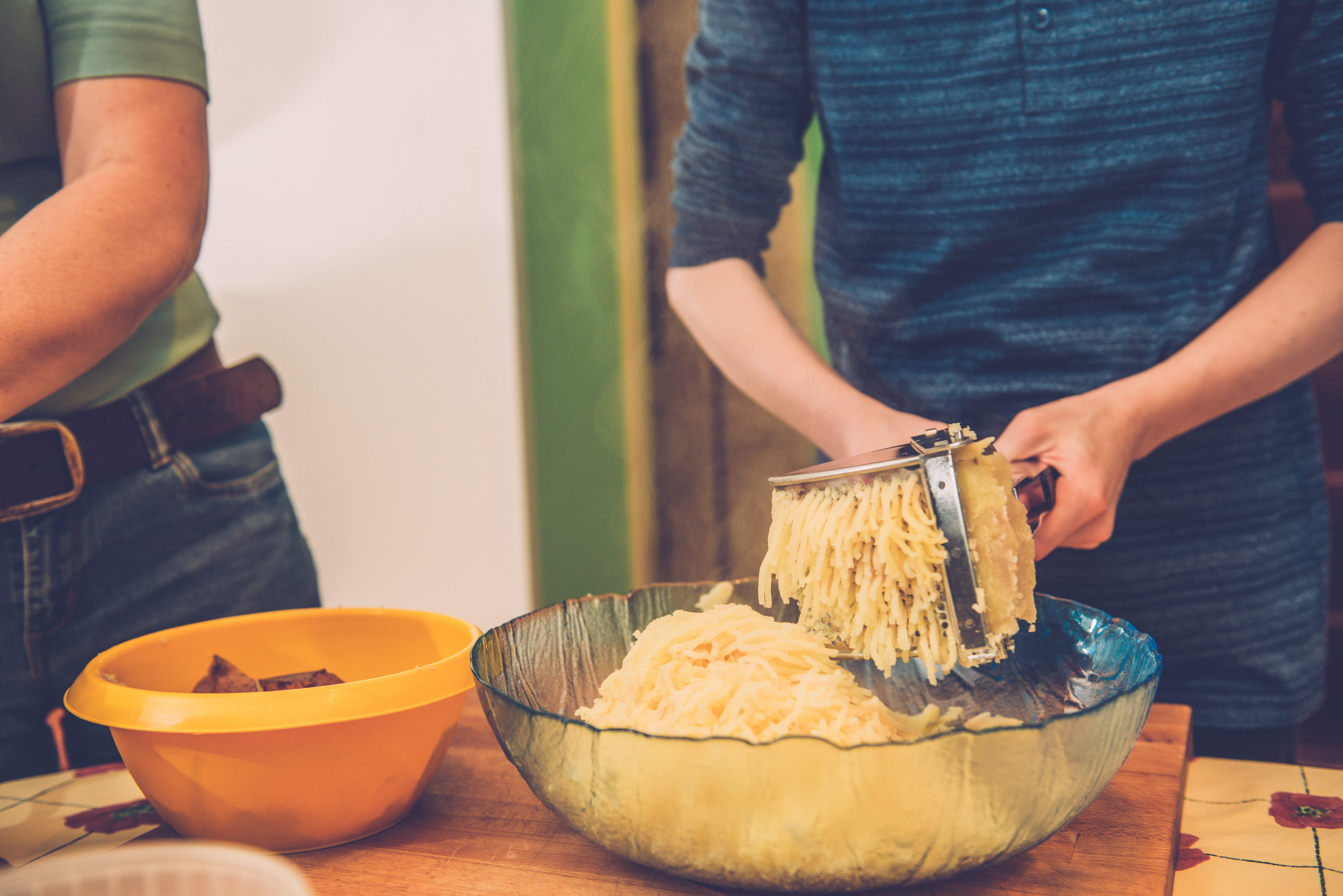 how to use a potato ricer for mashed potato