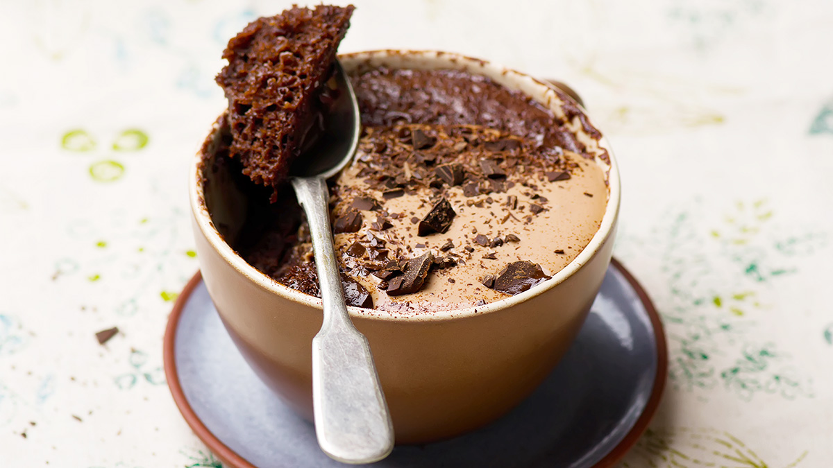 https://www.womansworld.com/wp-content/uploads/2020/06/A-chocolate-mug-cake-with-a-spoon-dipped-into-it.jpg