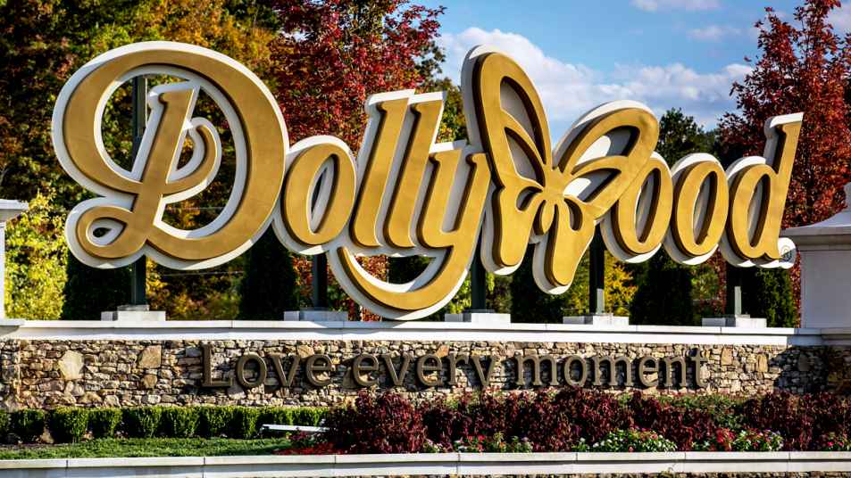 Dollywood entrance sign