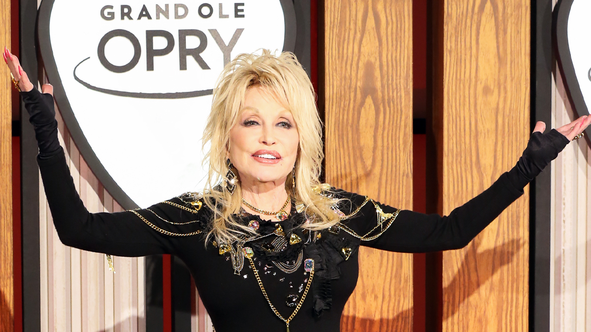 Dolly Parton Surprises Carly Pearce With Opry Invitation Womans World