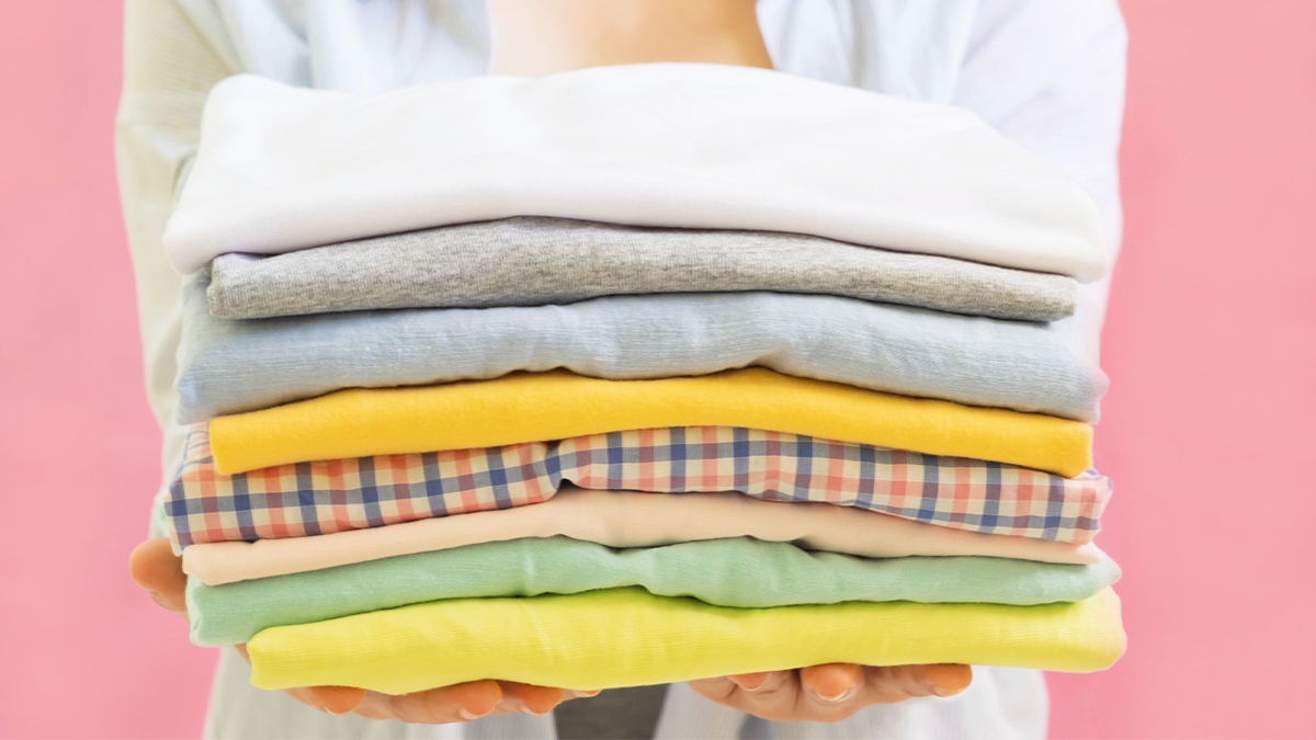 5 Natural Ways to Restore Your Spring Clothes | Woman's World