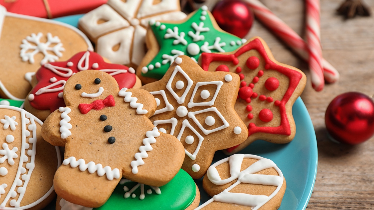 Blank gift tags with pine branch and Christmas cookies on textile  background. The concept of preparing for the Christmas holiday, Stock  image