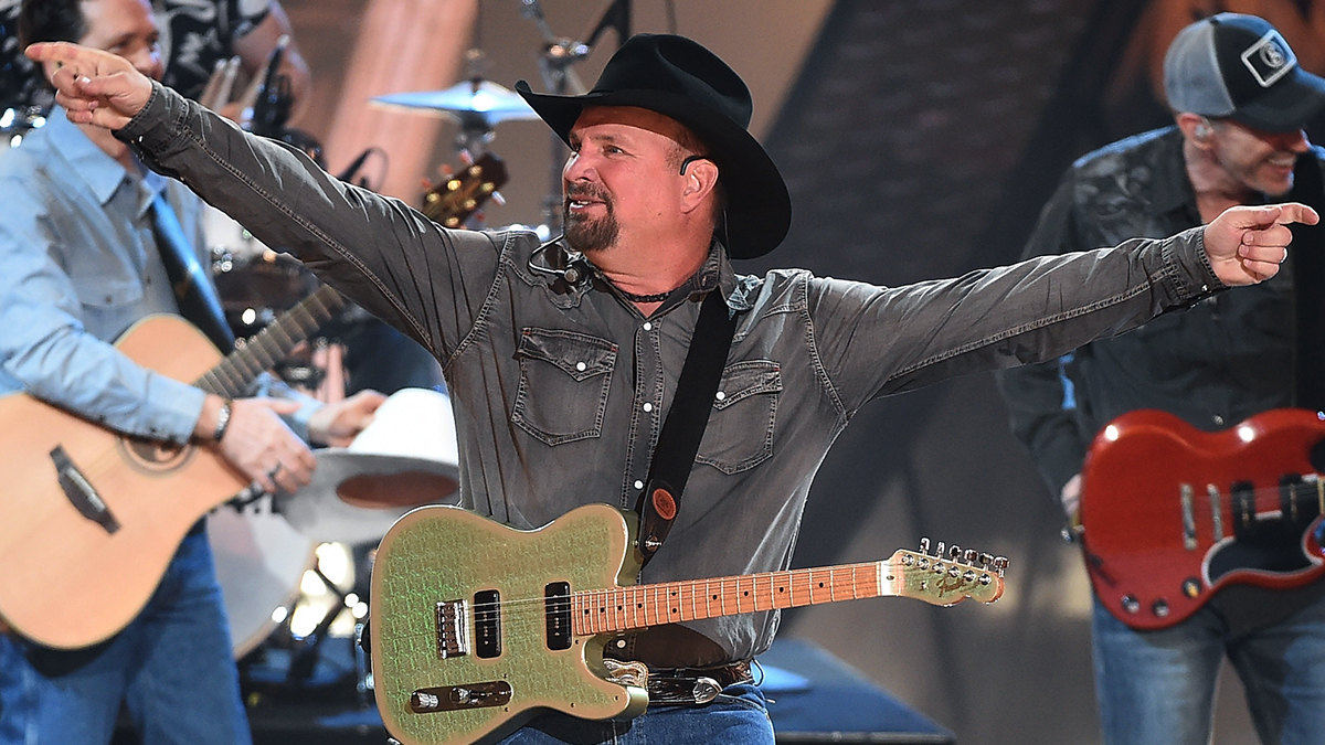 Photos: Garth Brooks through the years