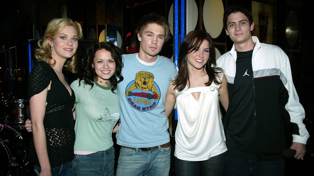 Hilarie Burton, Chad Michael Murray, Sophia Bush, Bethany Joy Lenz, and James Lafferty, 2004