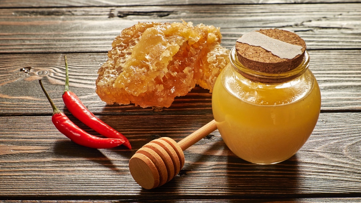 Top 10 Natural Honey Benefits For Wellness & Beauty