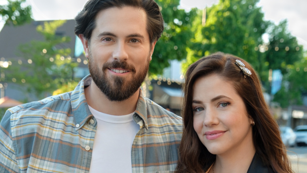 Julie Gonzalo and Chris McNally: A Real-Life Hallmark Love Story ...