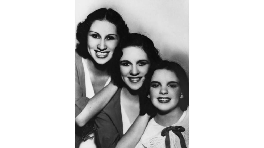Judy Garland young: The Gumm Sisters in 1935