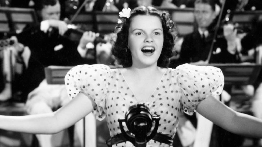 the actress in 'Pigskin Parade' (1936)
