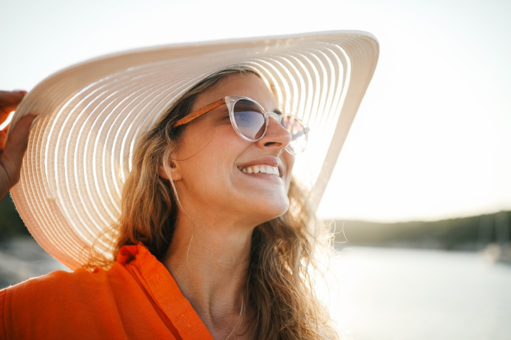 Woman wearing a sun hat and sunglasses