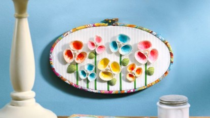 Seashell crafts: Seashell embroidery hoop art