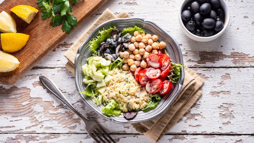 bowl of salad with chickpeas and vegetables