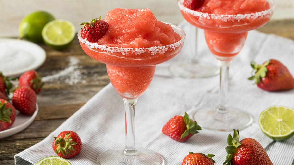 Shaken Strawberry Daiquiri Mocktail - Cup of Zest