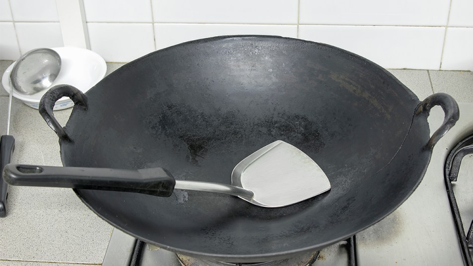 How to Season a Chinese Cast Iron Wok / Pan 