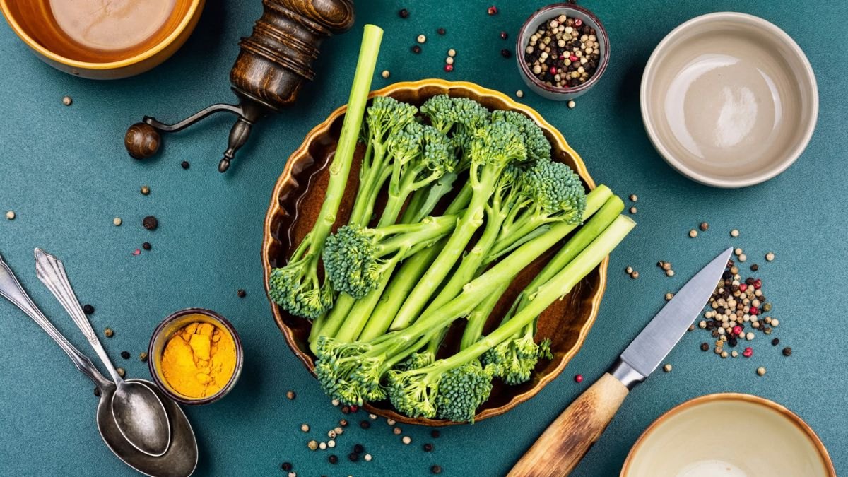 Close-up image of broccolini on a plate