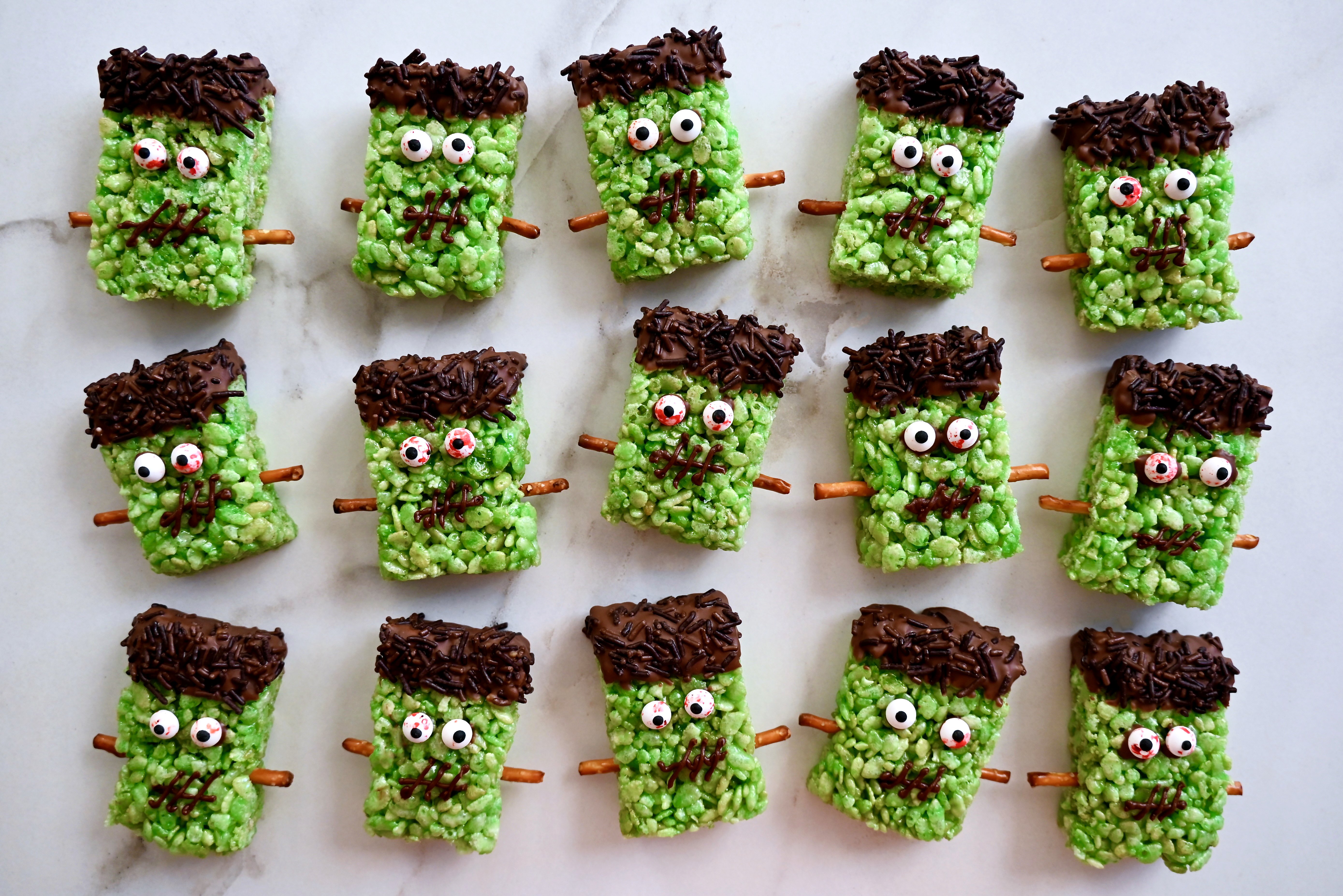 Frankenstein Rice Krispies Treats2_Kelly Senyei