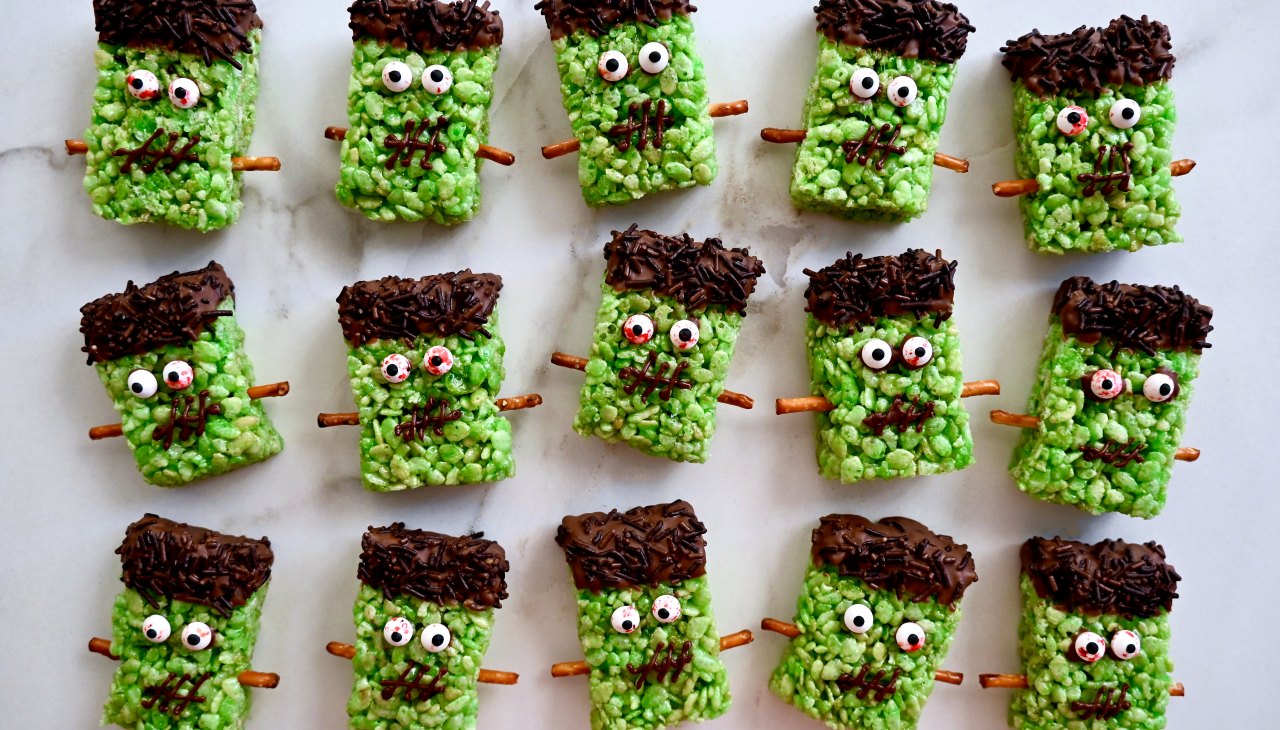 Frankenstein Rice Krispies Treats2_Kelly Senyei