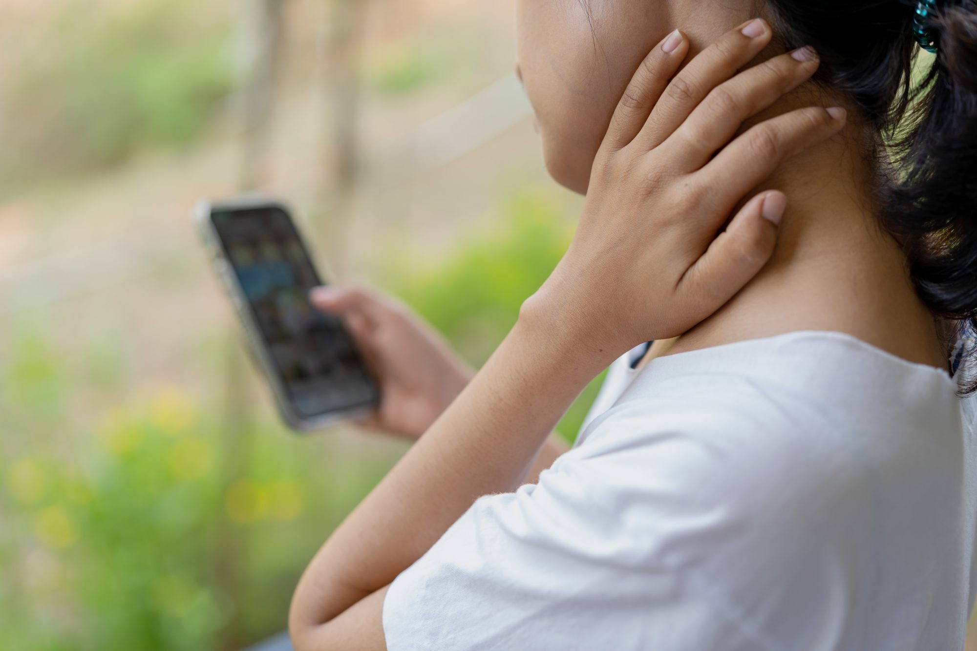 GettyImages-1500246801-Your-Phone-Is-Putting-Almost-50-Pounds-of-Pressure-on-Your-Neck-and-Most-People-Have-No-Idea-It-Happens
