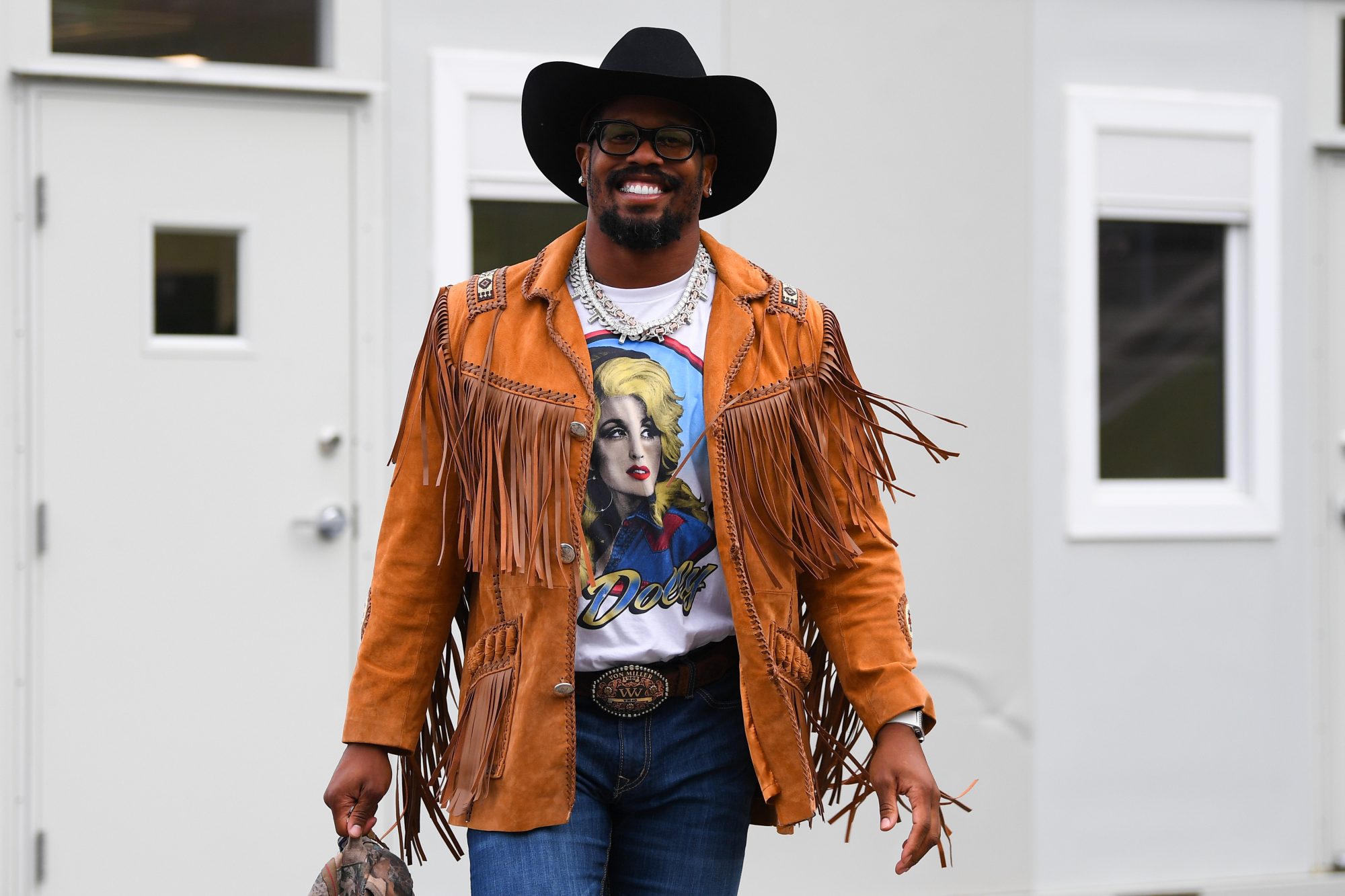 GettyImages-1758546437-This-NFL-Player-Built-One-of-the-First-Regenerative-Organic-Certified-Chicken-Farms-in-the-United-States