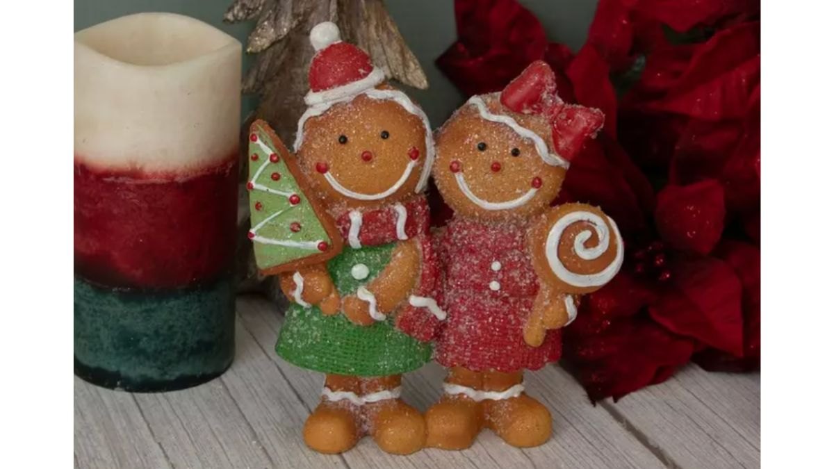 Gingerbread couple figurine